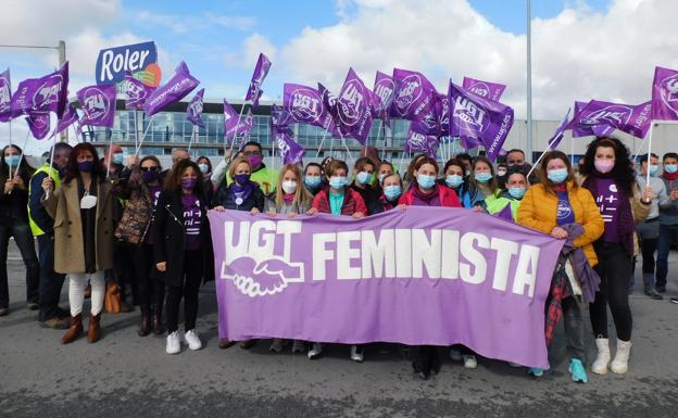 UGT Extremadura apoya las reivindicaciones del personal de Roler en el inicio de los actos del Día de la Mujer