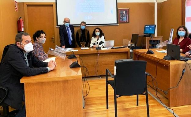 La presidenta del Tribunal Superior de Justicia de Extremadura presenta el servicio de mediación familiar