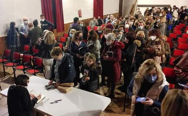 Inés Martín Rodrigo presenta en su pueblo la novela ganadora del Nadal