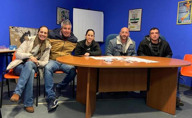 La junta directiva que iba a entrar rechaza hacerse cargo de la gestión de la Agrupación de Peñas