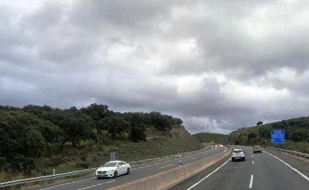 Muere un hombre tras la colisión de un turismo y un camión en la A-5, en el término municipal de Romangordo