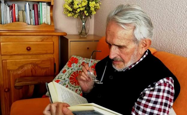 Muere José María Gómez de la Torre, una de las firmas habituales de HOY