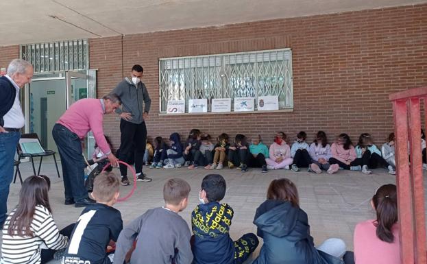Los colegios Almanzor y Sierra de Gredos conmemoran el Día Europeo de la Solidaridad Intergeneracional