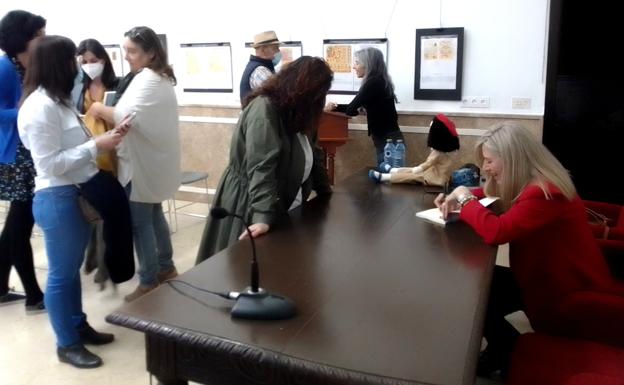 'El fantasma del castillo de Montánchez', la obra 100% extremeña de Cristina Marcos
