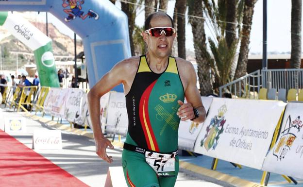 Luis Miguel Carvajal, décimo en su categoría en el Campeonato de España Militar de Triatlón