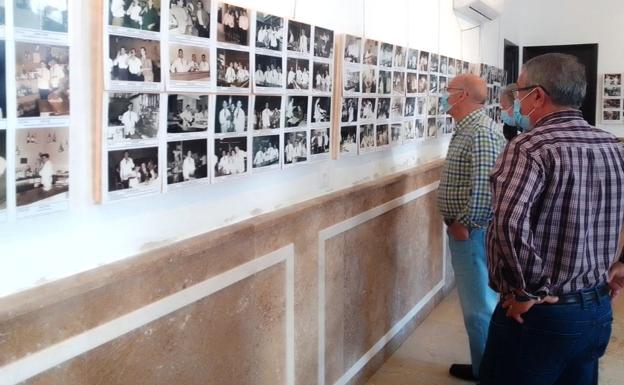 Una exposición fotográfica repasa siete décadas de la hostelería local