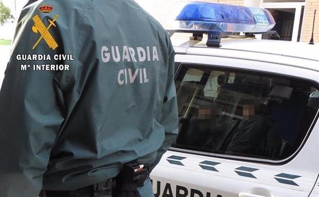 La Guardia Civil investiga a una mujer por apropiarse del dinero de la ciudadana ucraniana que había acogido
