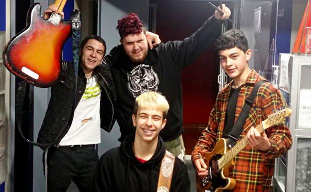 Ramoninos empieza a grabar su primer álbum, con temas propios