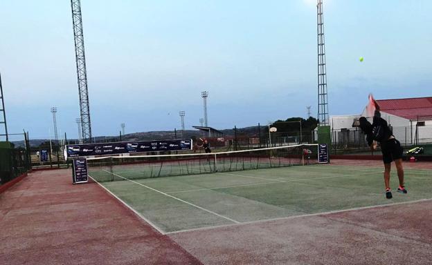 Yahir Alcolea y Daniel Ledesma, finalistas del VI Torneo Nacional de Tenis IBP 'Villa de Navalmoral'