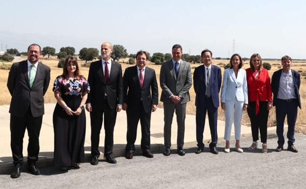 La futura gigafactoría de baterías es, para Pedro Sánchez, «un paso más para reindustrializar España»