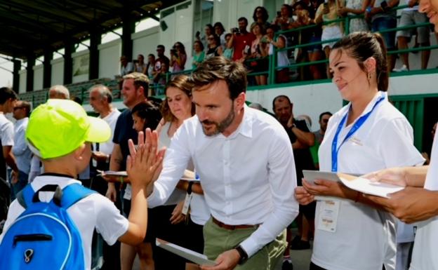 El presidente de la Diputación clausura el I Campus Fundación Real Madrid celebrado en Navalmoral