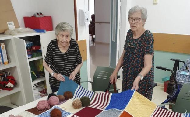 Los mayores de Almaraz se vuelcan con los refugiados