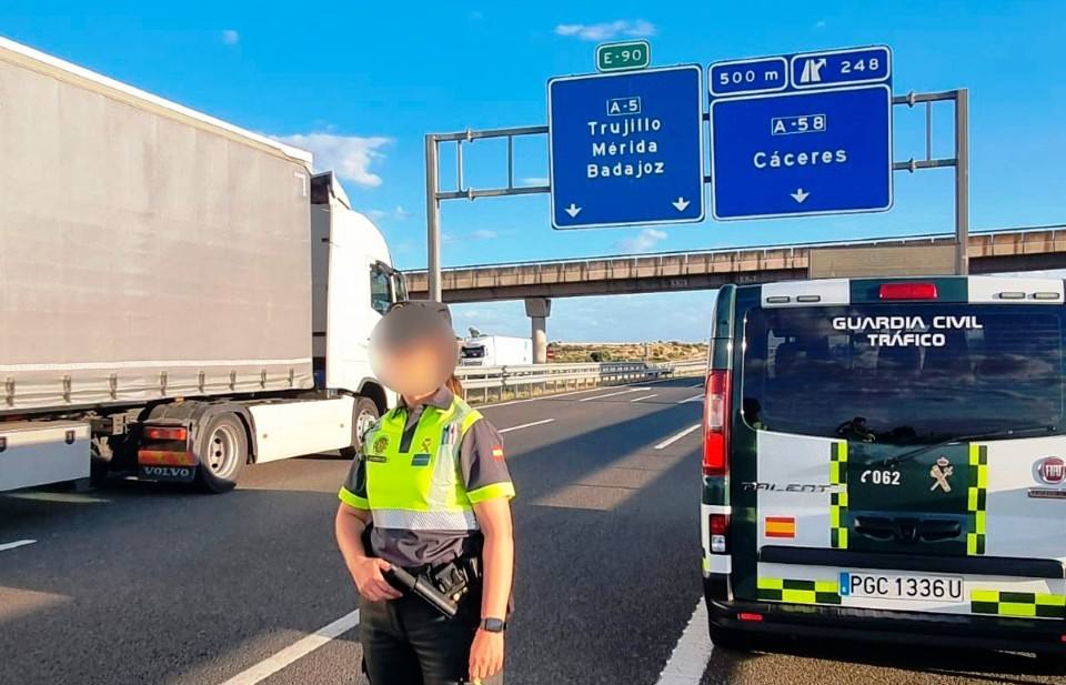 La Guardia Civil pone a disposición judicial al conductor de un camión que circulaba con una tasa de alcohol 10 veces superior a la permitida