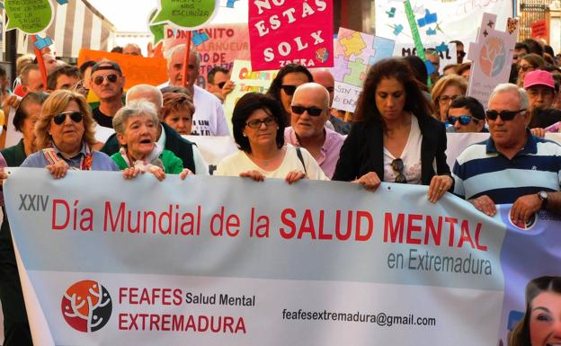 Más de 500 personas reivindican más atención para la salud mental