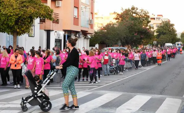 Marcha desde el otoño pasado todavía con una máscara 