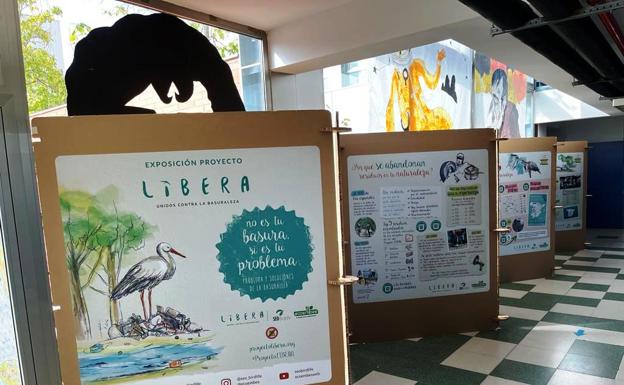 La exposición 'Unidos contra la basuraleza' llega al instituto Albalat