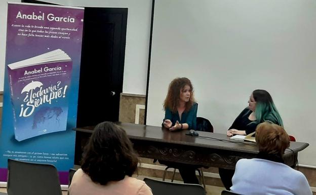 Anabel García presenta su nueva novela, '¿Todavía? ¡Siempre!'