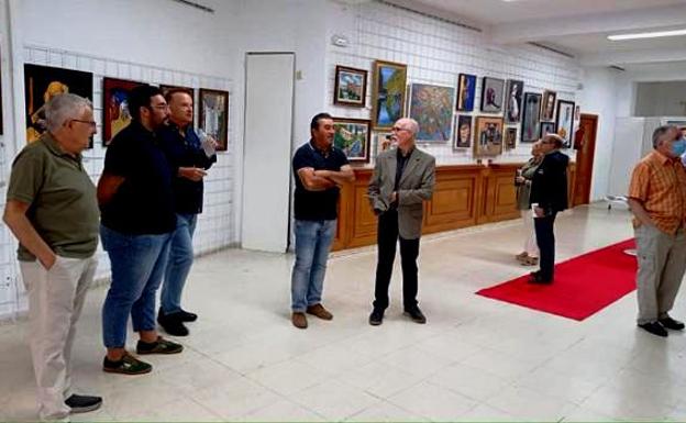 El taller El Tragaluz exhibe sus obras pictóricas por la comarca