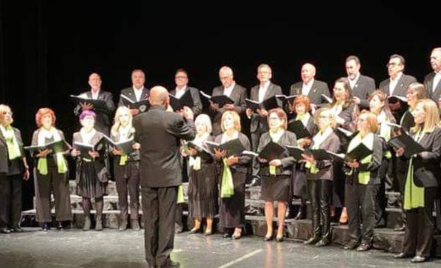 Los Amigos de la Música disfrutan y hacen disfrutar en un nuevo encuentro de corales