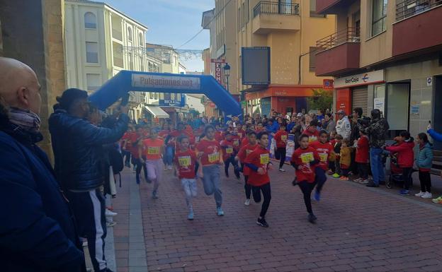 La Carrera Popular contra la Droga llena de colorido la zona peatonal