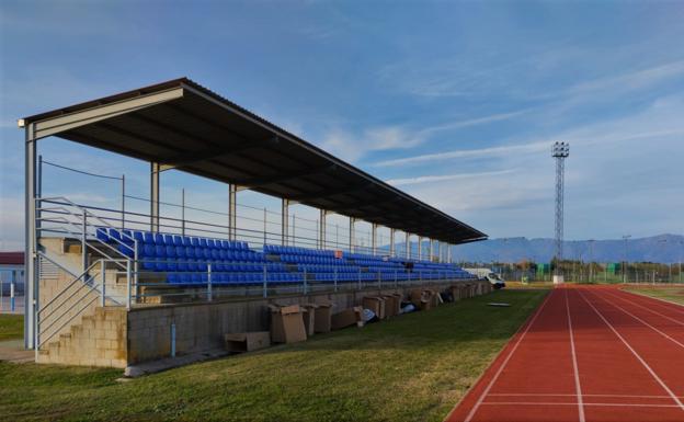 Las instalaciones deportivas de Navalmoral ya cuentan con asientos