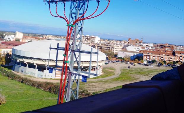 Los vecinos insisten en rechazar la torreta eléctrica junto a sus viviendas
