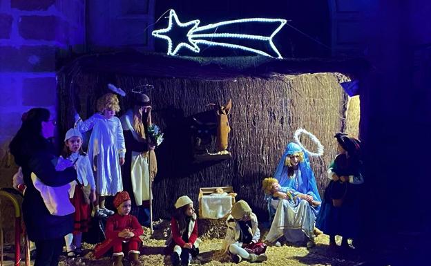 El belén viviente de El Encinar, parada obligada en la cabalgata