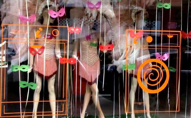 El Carnaval, en puertas, premiará escaparates, fachadas y balcones