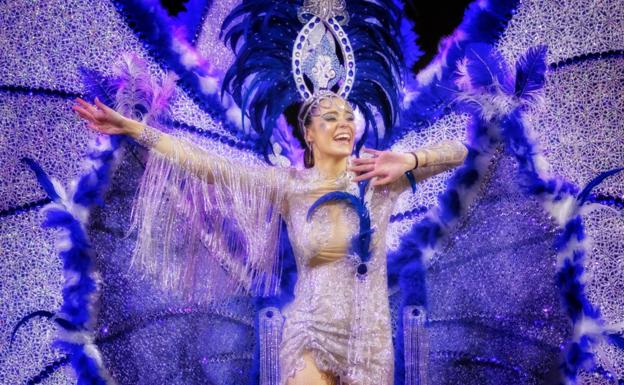 Llega el primer desfile de carrozas y comparsas