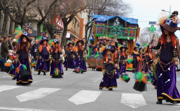 Carrozas y comparsas copan Navalmoral