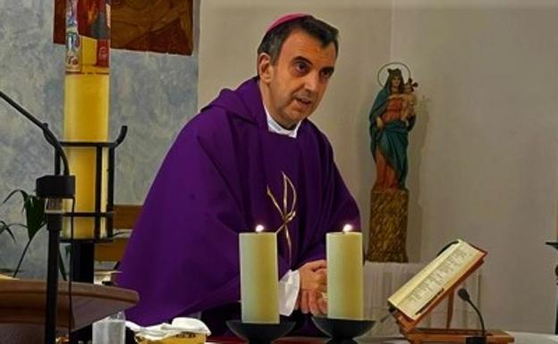 El Obispo de Plasencia oficia en Tiétar el funeral por Benjamín, el sintecho hallado muerto en La Isla
