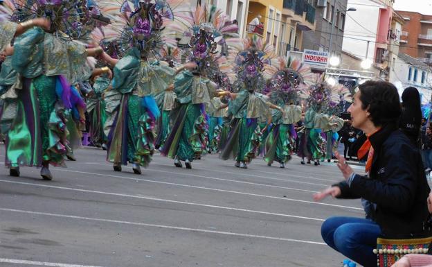 Vuelven las carrozas y comparsas
