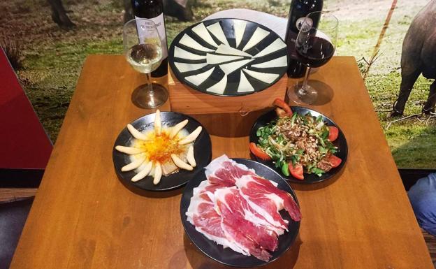 Navalmoral tiene una embajada oficiosa en Palma de Mallorca: El Mariscal del Jamón