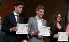 La UEx premia a Carlos Serrano por su brillante expediente académico