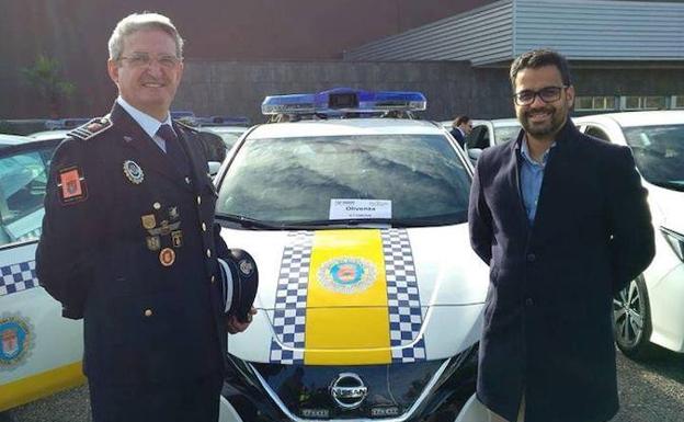La Diputación entrega a Olivenza un vehículo eléctrico del Plan MOVEM