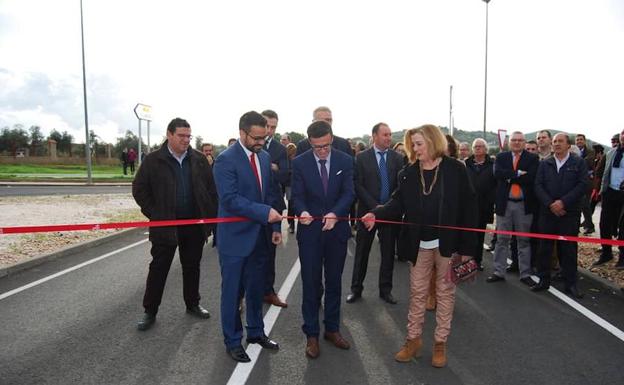 Inaugurada la carretera BA-103 que une Olivenza y San Jorge de Alor