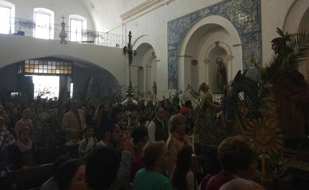 El Domingo de Ramos se celebra con un día soleado y con los niños como protagonistas