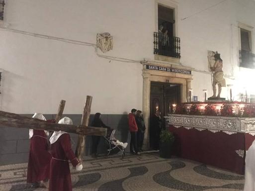 Espectacular estación de penitencia del Martes Santo con la Cofradía de 'Los Coloraos'