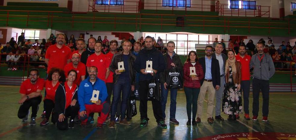 800 estudiantes, en las I Olimpiadas Deportivas Intercentros en Olivenza