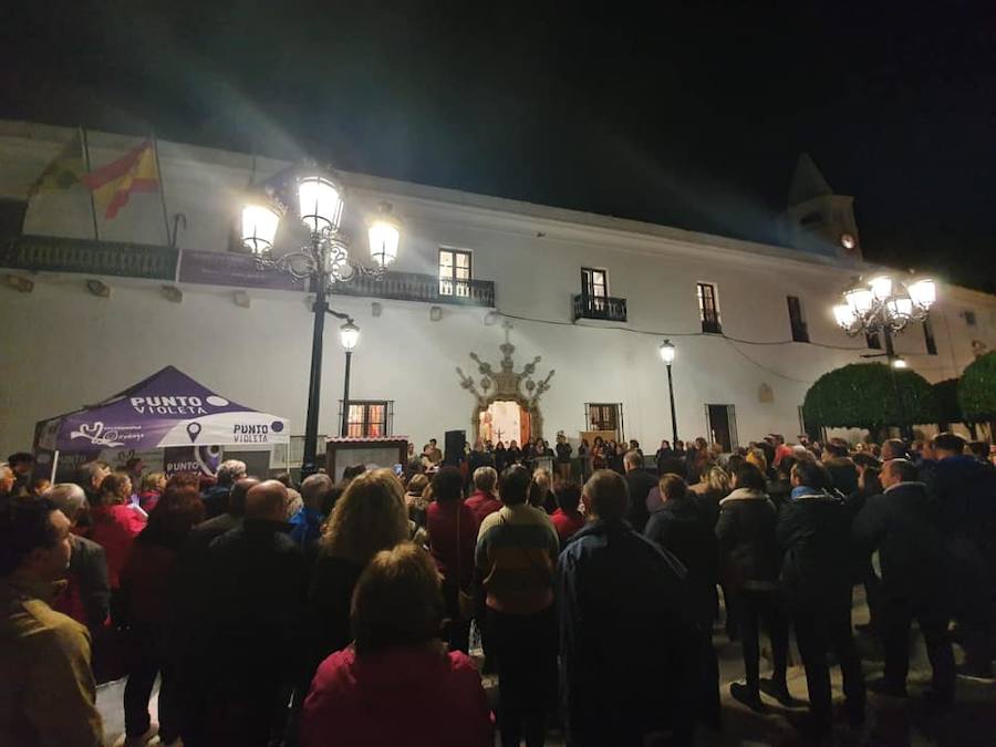 Instituciones y vecinos de Olivenza, juntos en la denuncia de la violencia machista