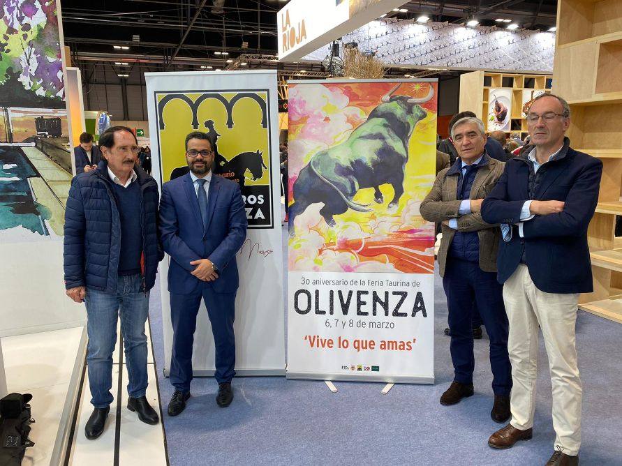 El pintor sevillano Manuel León ilustrará los carteles de la Feria del Toro de Olivenza 2020