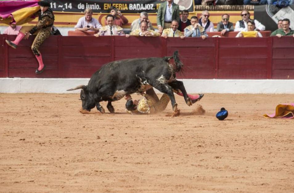 Susto del extremeño Emilio de Justo en Olivenza