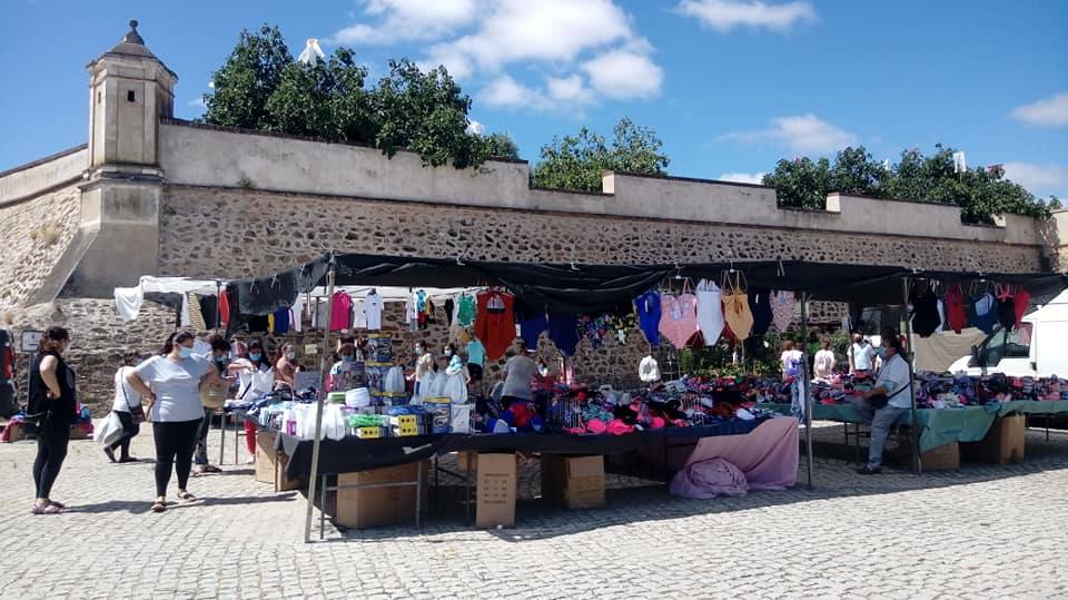 El mercadillo de Olivenza retoma su actividad en la 'nueva normalidad'