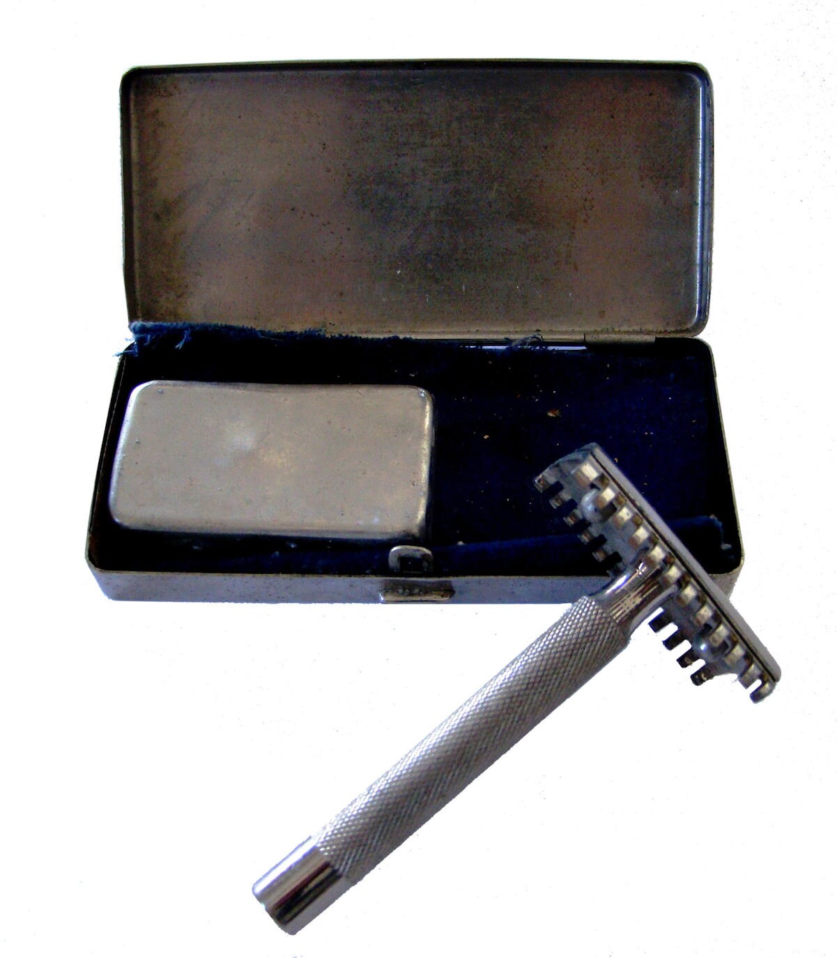 Una afeitadora de los años 40, pieza del mes de septiembre 2020 en el Museo de Olivenza