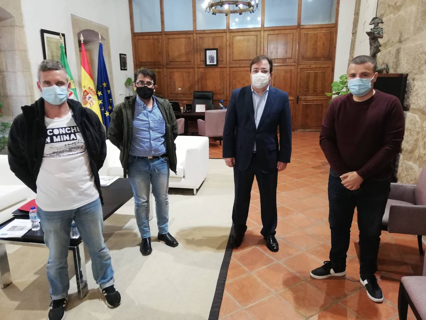 'Alconchel y Comarca de Olivenza sin minas' traslada a Fernández Vara su «preocupación» por el proyecto de Sacyr en la comarca