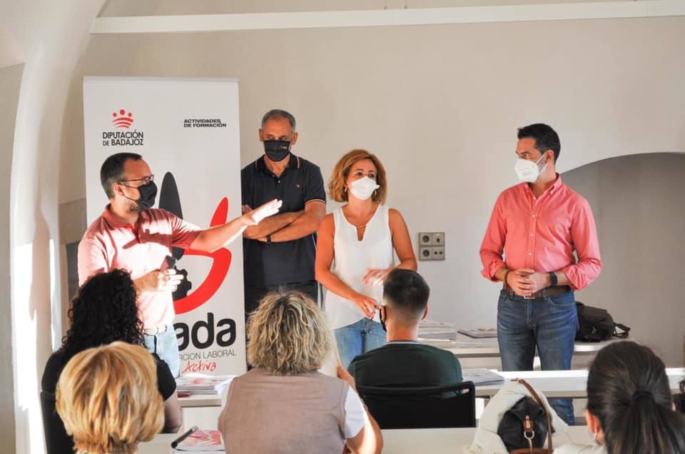 La Diputación de Badajoz inicia en Olivenza un curso de atención sociosanitaria