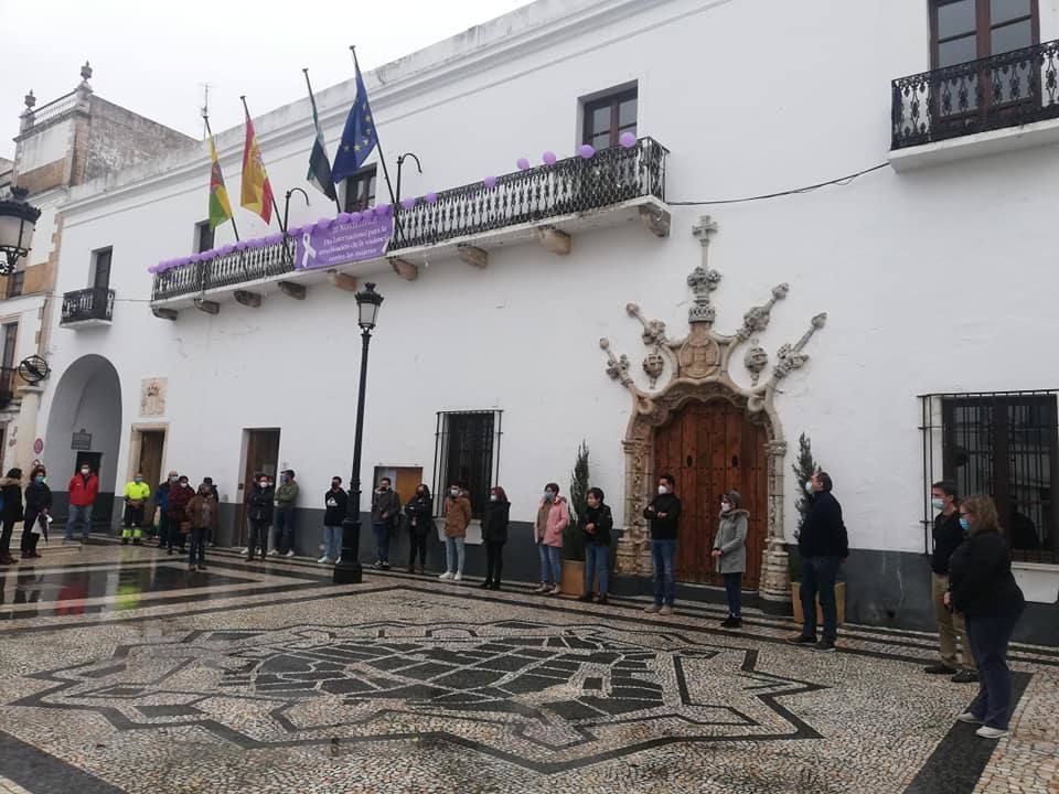 Olivenza se tiñe de morado el 25-N para recordar a las víctimas de la violencia machista