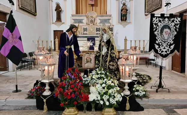 Las imágenes de Jesús Nazareno y María Santísima de los Dolores, en la iglesia de San Francisco, este Lunes Santo. /CEDIDA