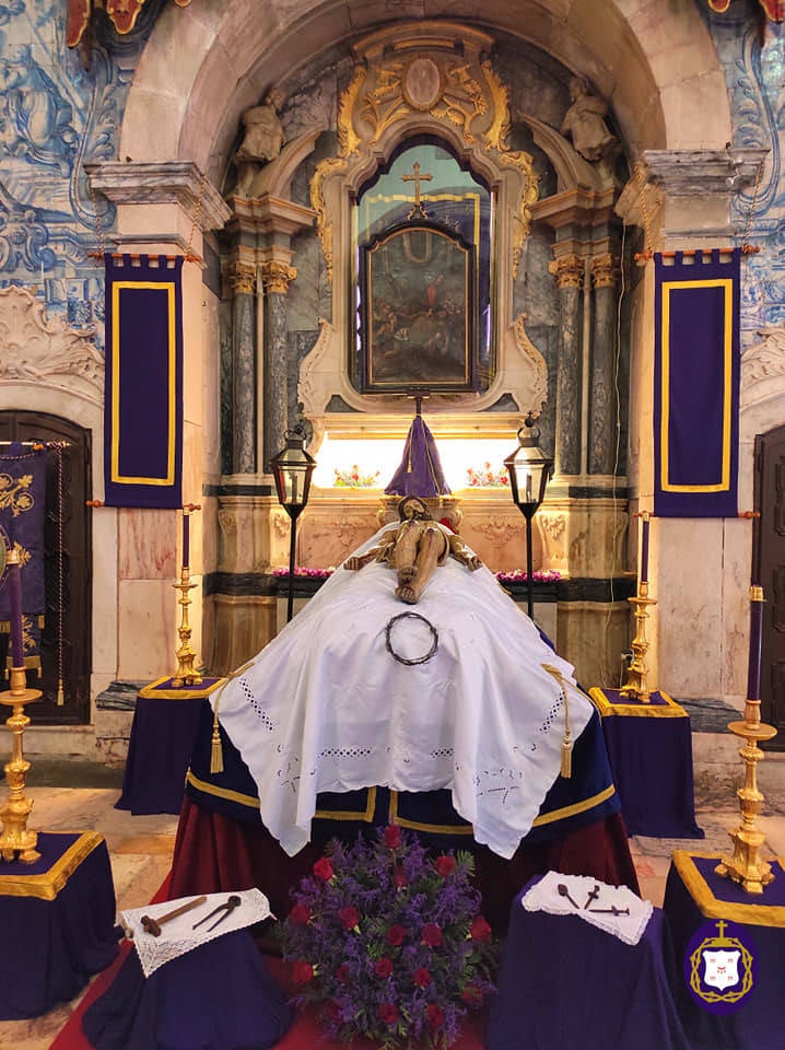 El Viernes Santo de Olivenza mantiene el lamento cantado de La Panderinha ante el Cristo Yacente