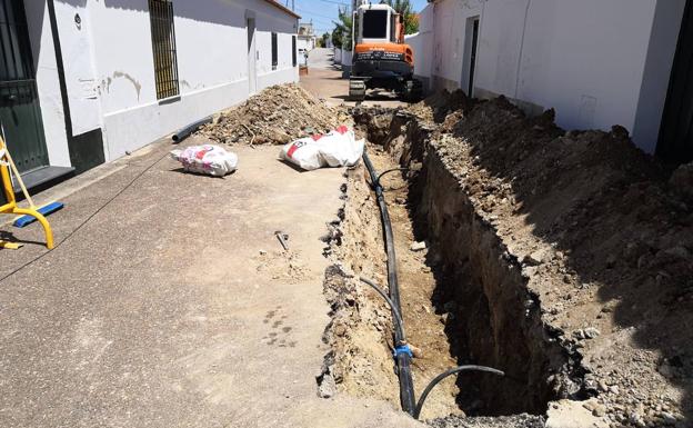 La reparación de numerosas fugas y averías permite ahorrar más de 11 millones de litros de agua en Olivenza respecto al año pasado